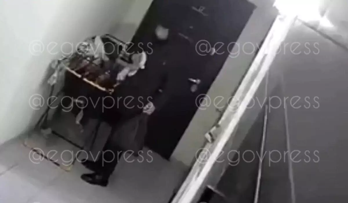 Мужчина попал на видео при краже женского белья в Актау