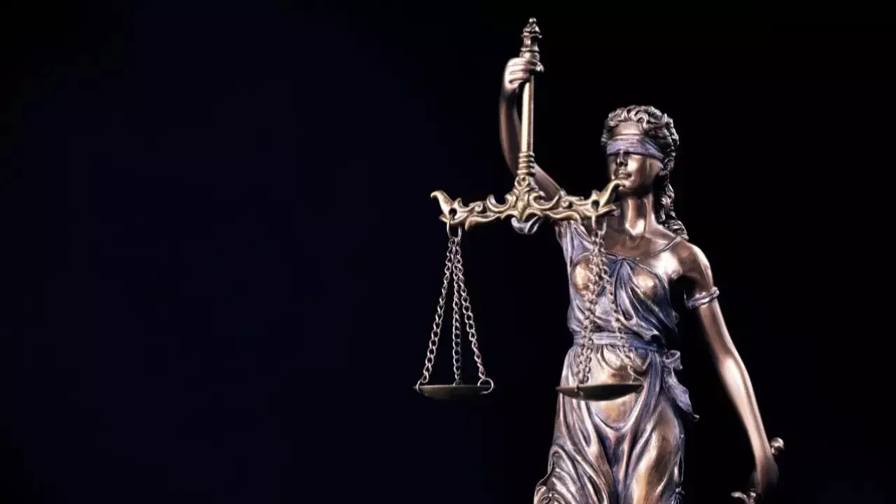 1300-ден астам көлікті заңсыз тіркеген: ХҚКО қызметкерлері 12 жылға сотталды