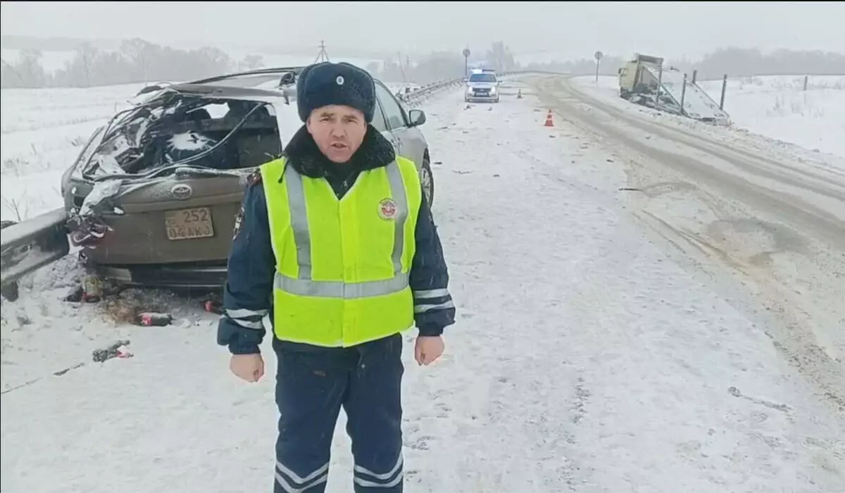 Минивэн из Казахстана попал в ДТП в России: два человека погибли