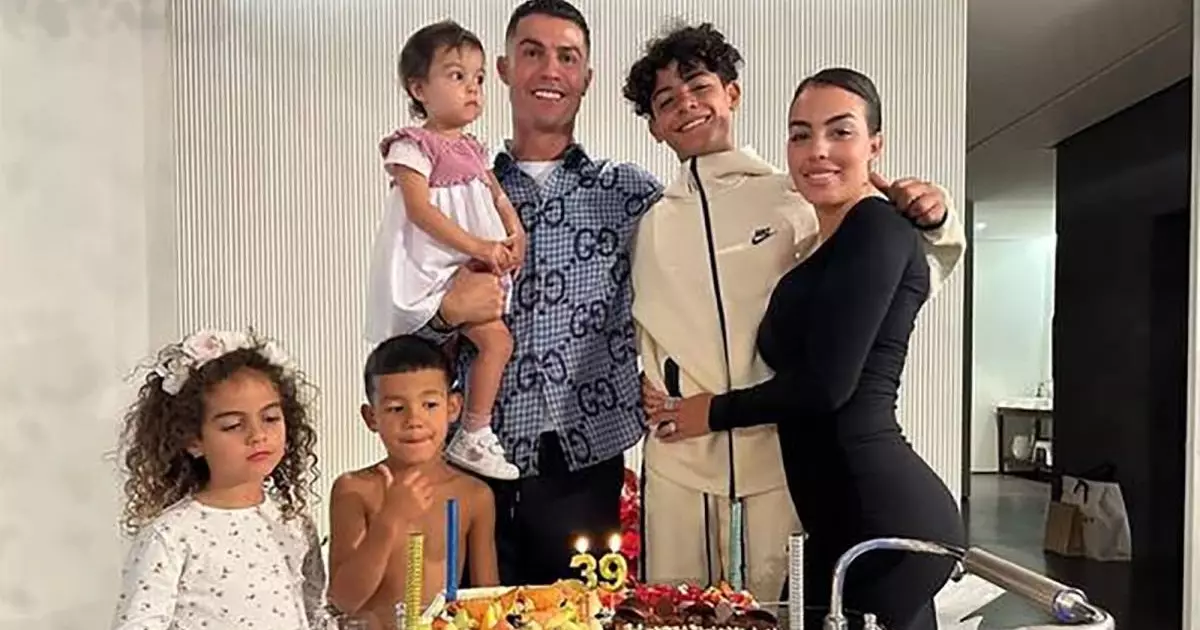  Футбол аңызы Криштиану Роналду 41 жасқа толды 