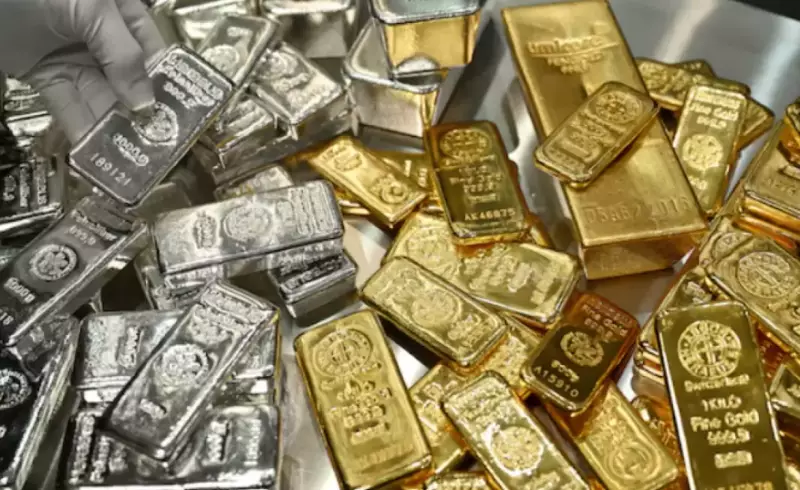 Золото и серебро падают в цене на фоне “масштабной распродажи” на рынках