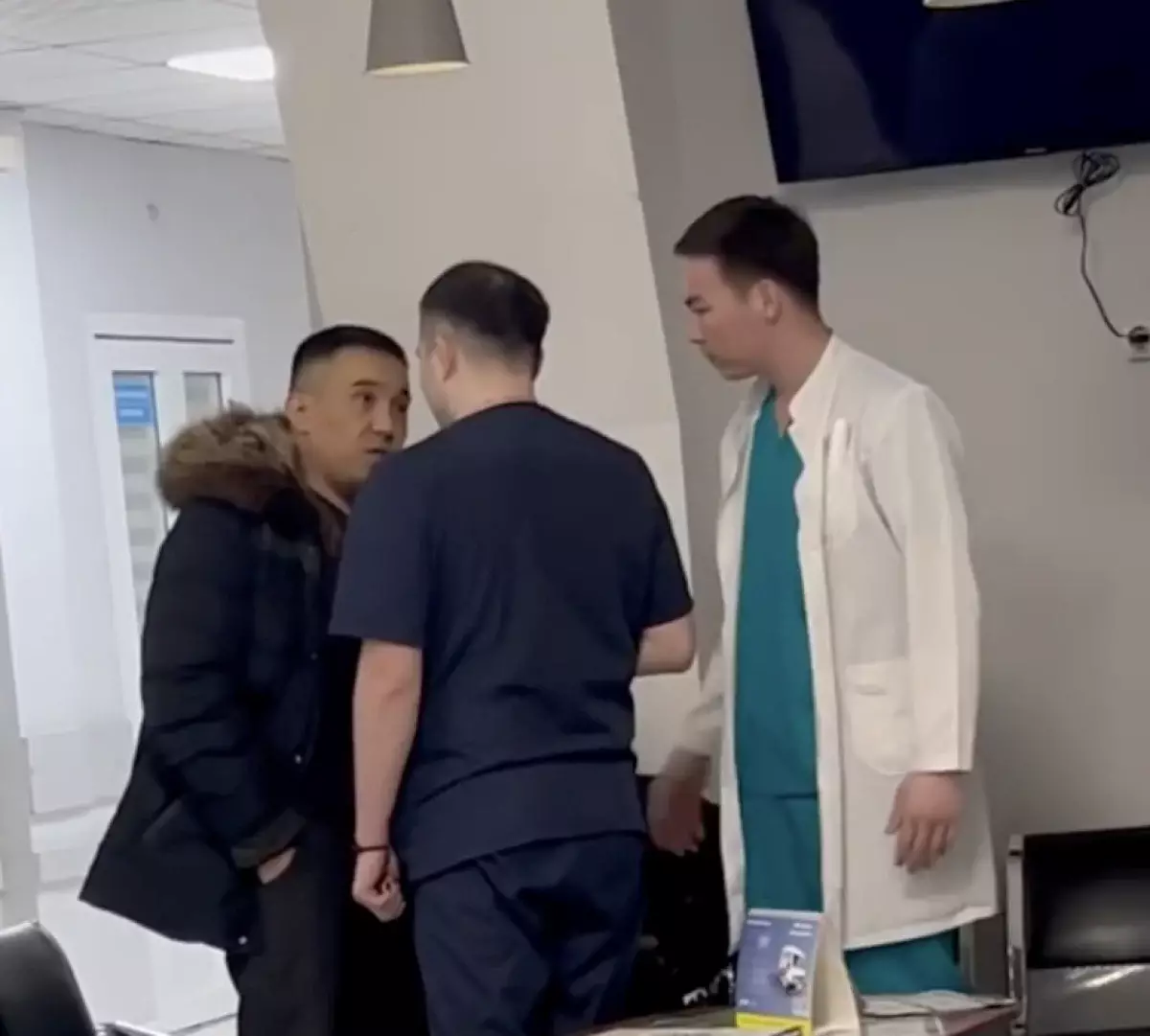 Ещё одна угроза врачам после трагедии в Жанаозене возмутила казахстанцев