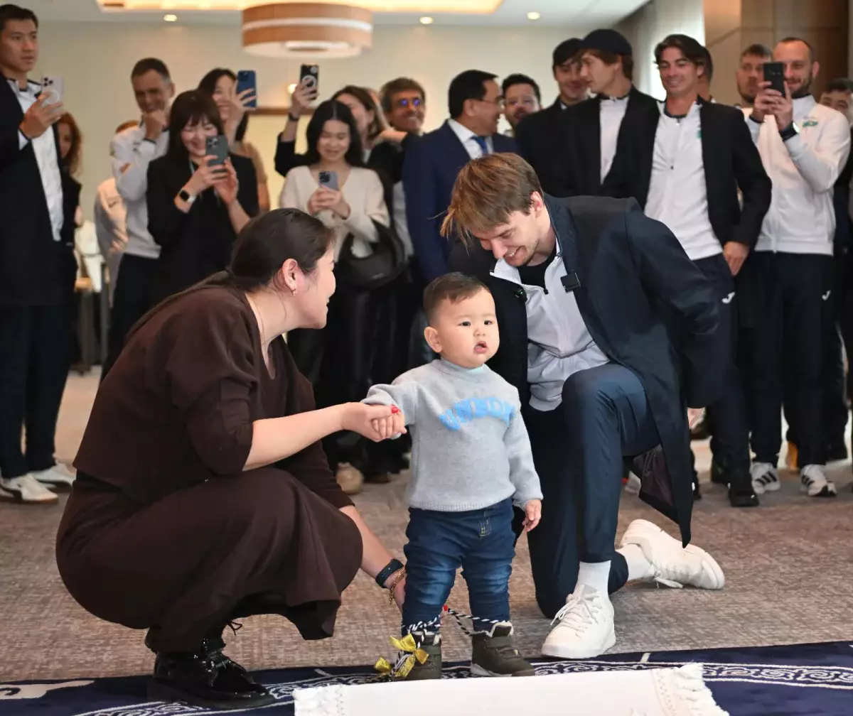 Александр Бублик провел тұсаукесер для казахстанского малыша