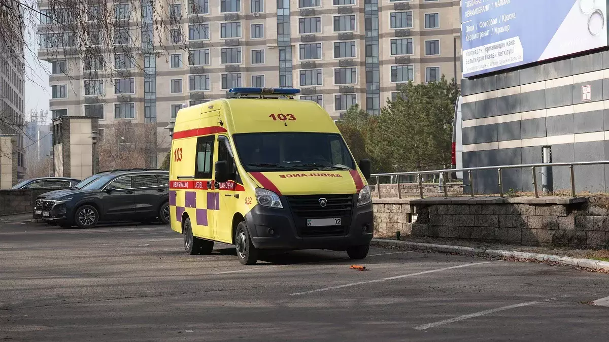 Сердце остановилось: водитель умер за рулём, спровоцировав массовое ДТП в Алматы