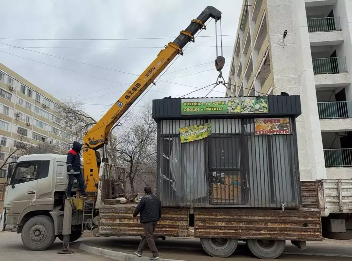 В Актау демонтировали незаконно установленный киоск - новости на Lada.kz 05.02.2026