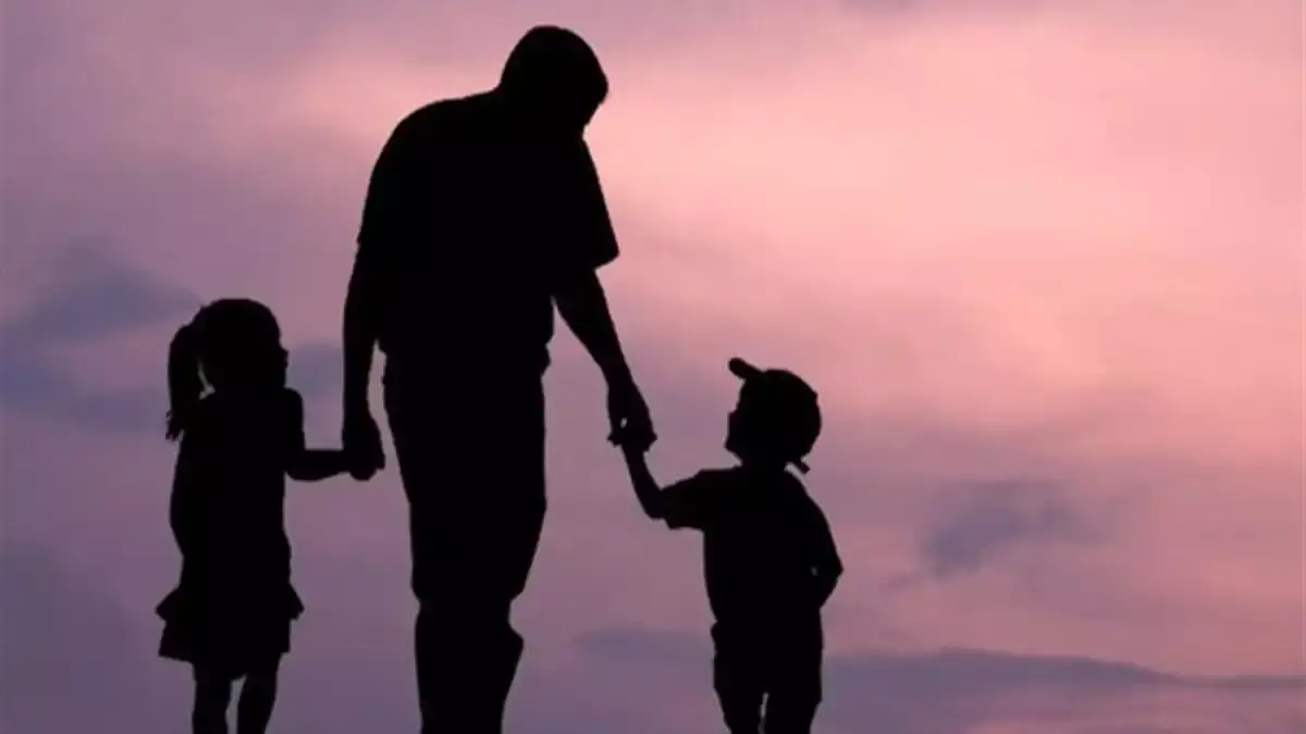 Жалғыз басты әкелер жалғыз басты аналармен теңестірілді