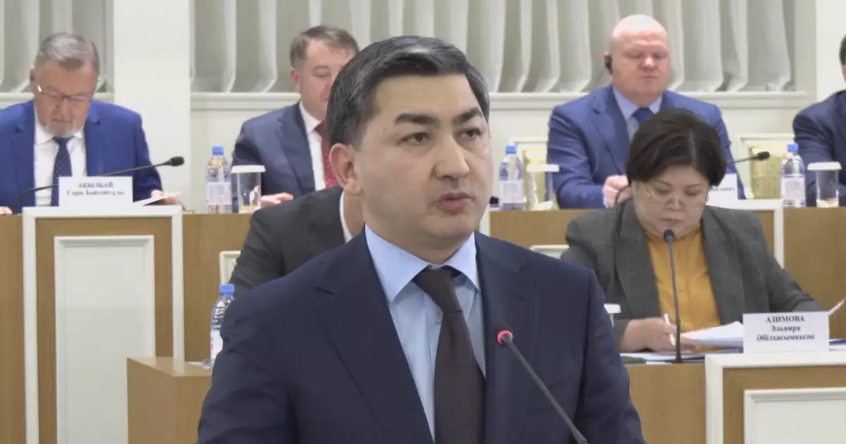  Конституцияның әрбір нормасы анық және түсінікті болуы қажет – Жандос Өмірәлиев 