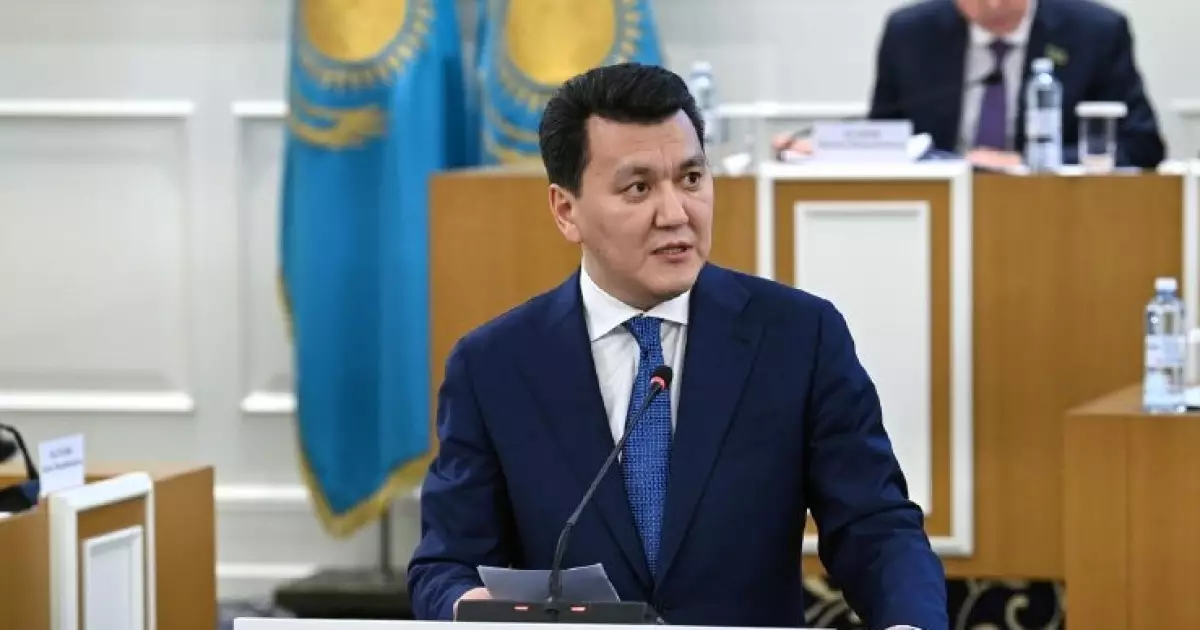   Ерлан Қарин: қазақ тілі кеңсе тіліне айналуы үшін ең алдымен Ата Заңымыз мемлекеттік тілде дұрыс, түсінікті, жазылуға тиіс   