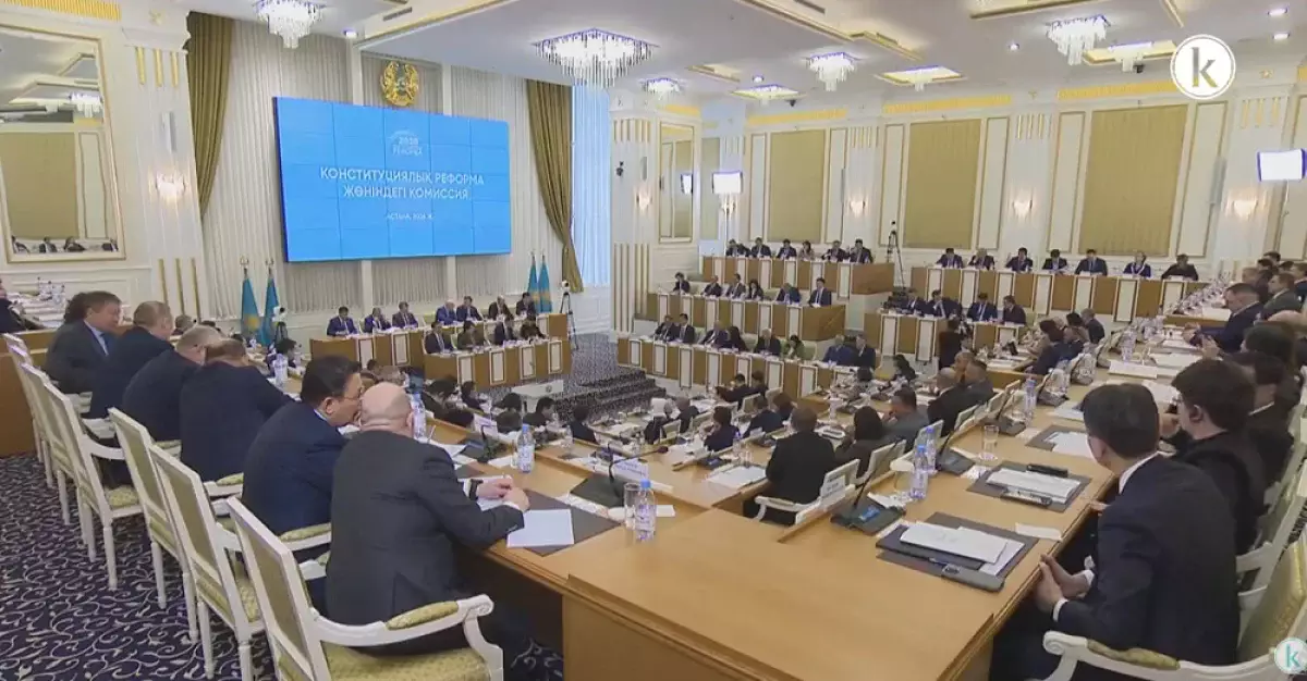 Многие казахстанцы пишут в поддержку новой Конституции — Ерлан Карин