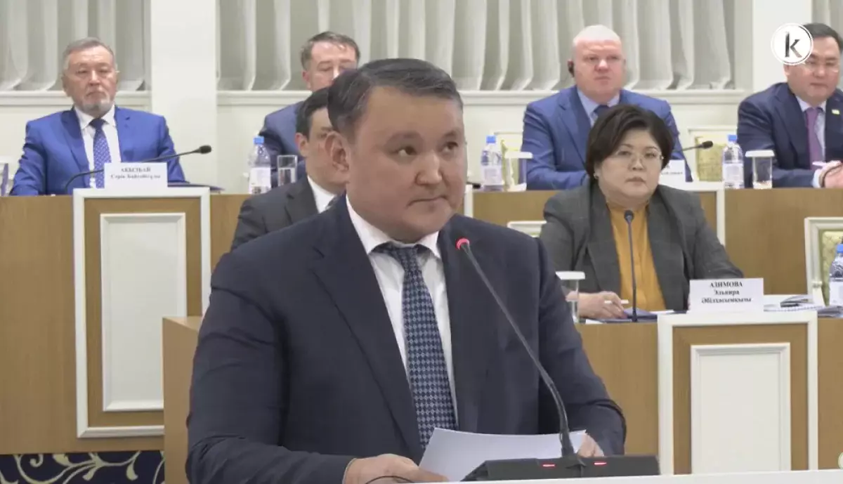 Комиссия систематизировала текст новой Конституции на государственном языке