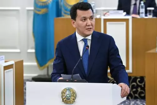 Ерлан Карин сравнил действующую и новую Конституцию