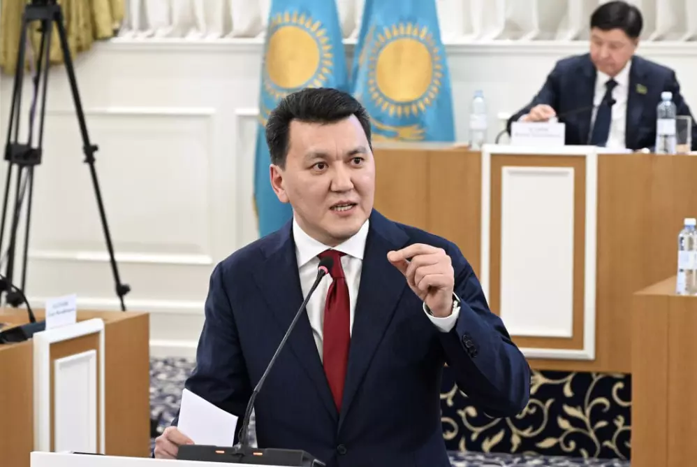 Ерлан Қарин: қолданыстағы Ата заңның кейбір тұстарын бірнеше рет қайталап оқысаңыз да түсініксіз