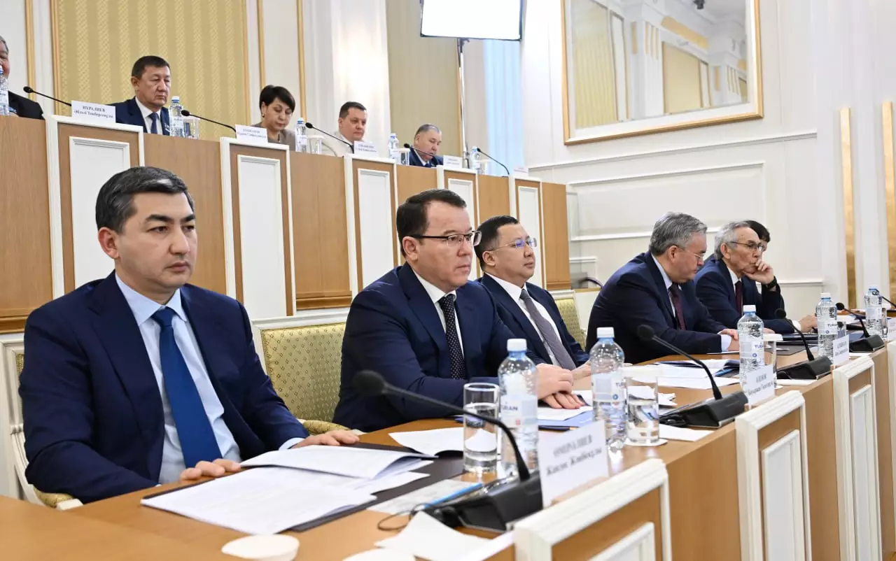 Конституцияның әрбір нормасы анық және түсінікті болуы қажет – Жандос Өмірәлиев