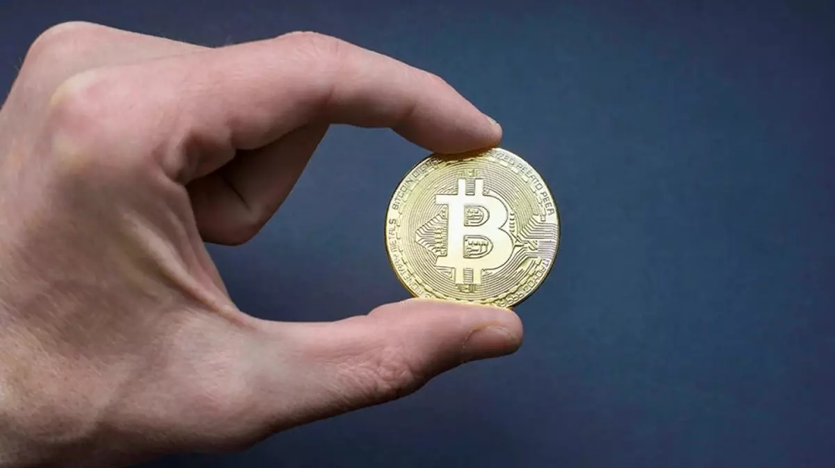 Крах биткоина: криптовалюта рухнула с 126 до 69 тысяч долларов