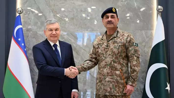 Мирзиёев провел переговоры с главкомом сухопутных войск Пакистана