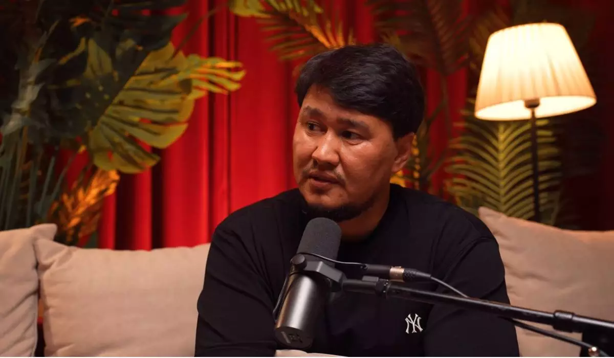 "Қанша әйел алдың, де біреуін туғыза алмадың ғой": Жахан Отарғалиев өмірінде естіген ең ауыр пікір туралы айтты