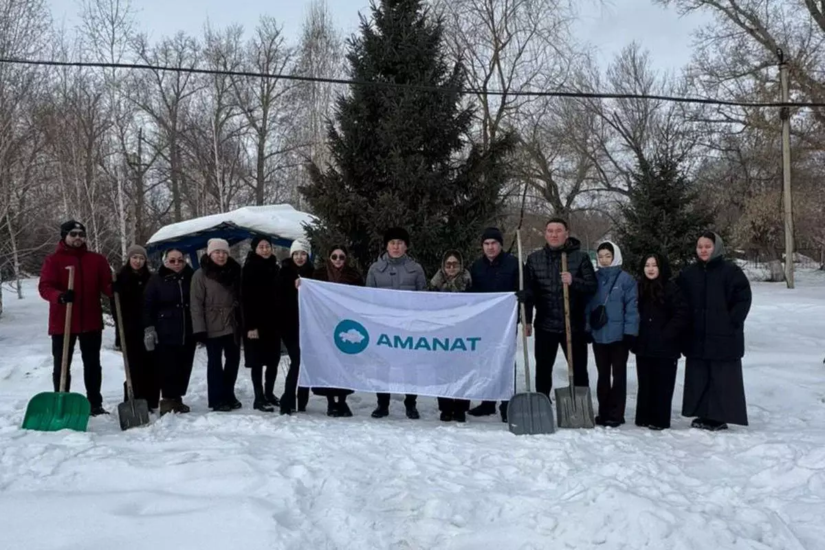 От уборки снега до помощи пожилым: «AMANAT» продолжает акцию «Таза бейсенбі»
