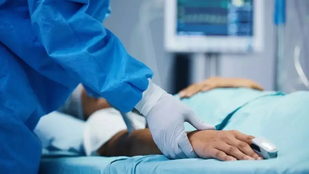 «Жағдайы - ауыр»: Солтүстік Қазақстанда әжетханаға барып сірке суын ішіп алған оқушы қыздың жағдайы белгілі болды