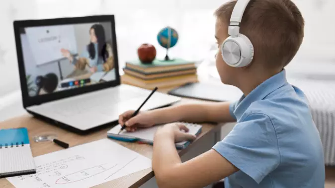 Ертең Астанада бірінші ауысымдағы оқушылар қашықтан оқиды