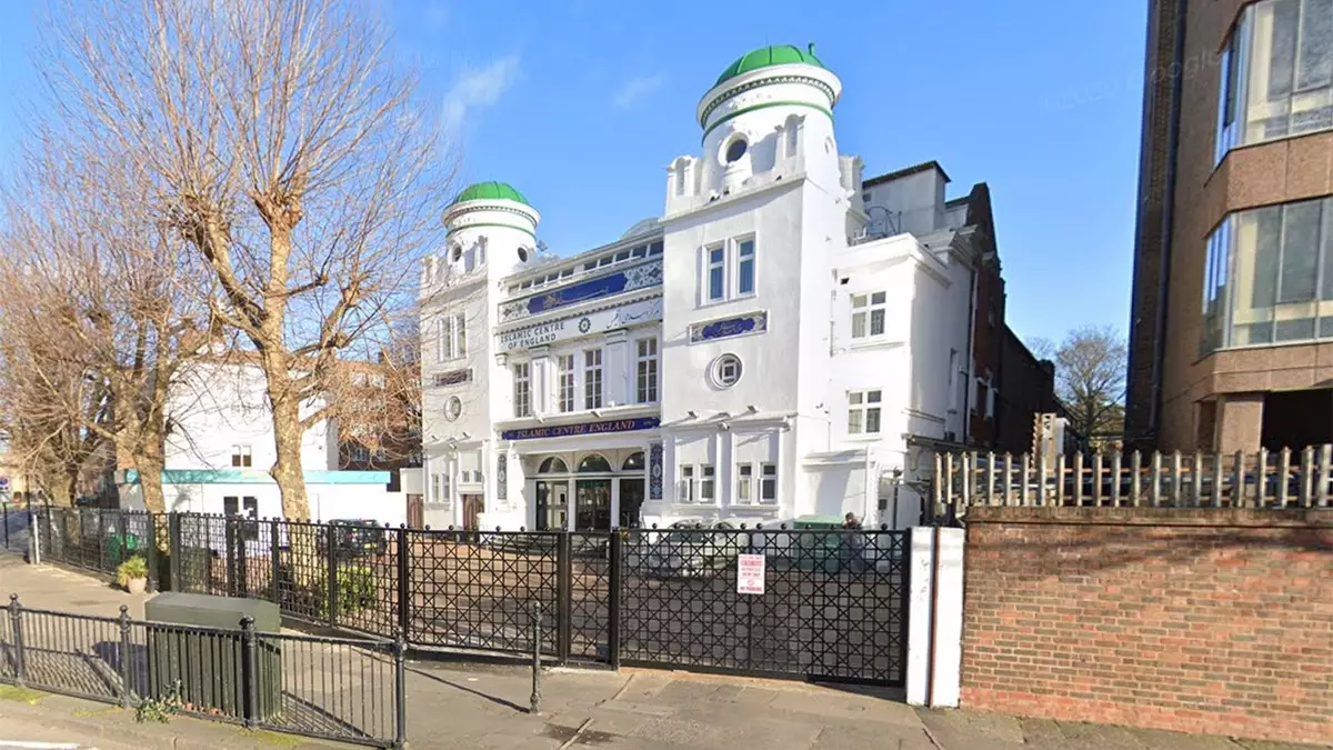 Британия медлит с признанием КСИР террористической организацией, в то время как связанный с Ираном центр, предположительно, продает экстремистскую продукцию.