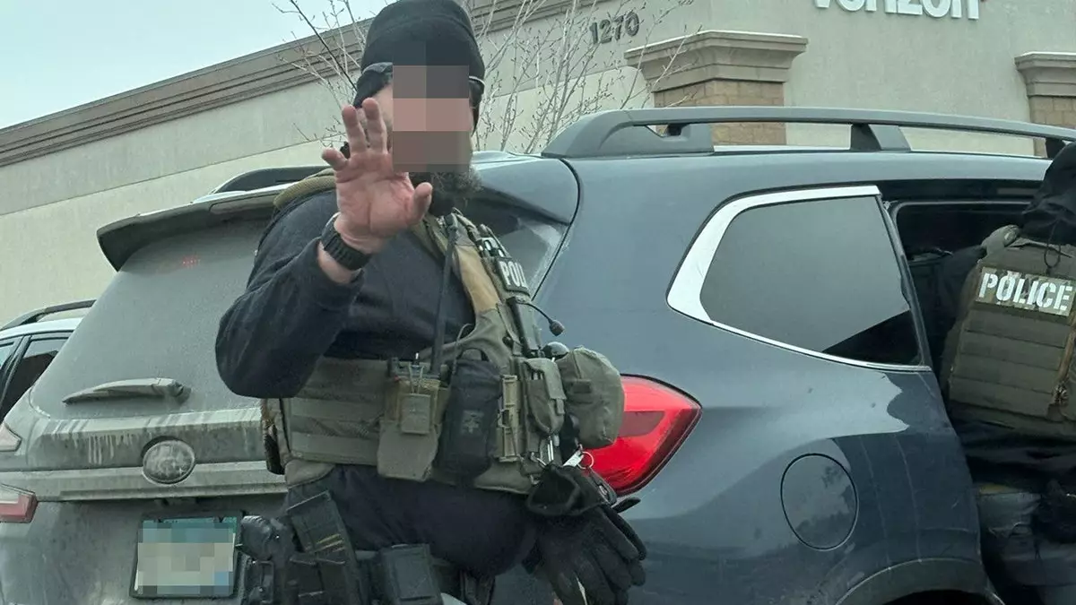 Антииммиграционные "цифровые минутёры" применяют военные методы слежки против федералов.