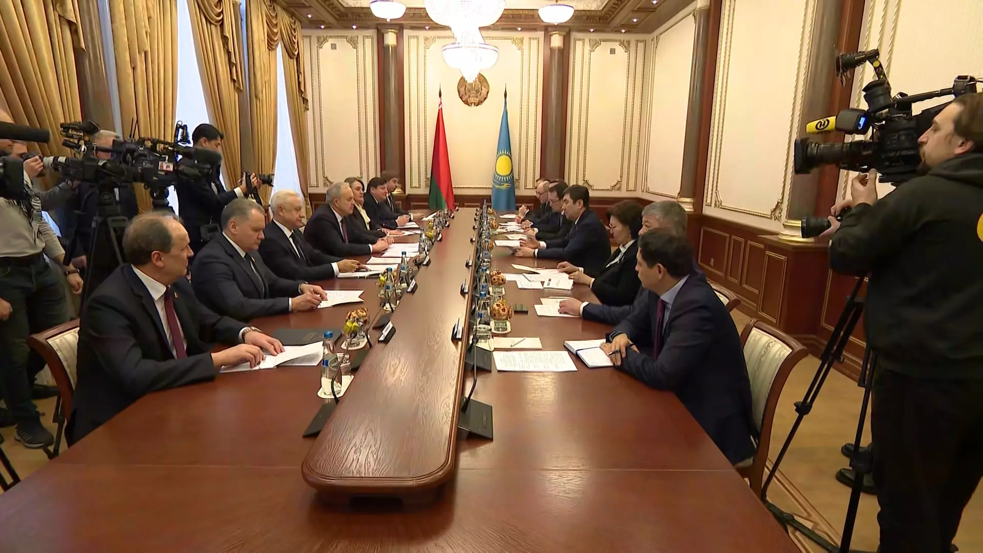 Сергеенко на встрече с делегацией Казахстана отметил роль парламентариев в развитии сотрудничества.