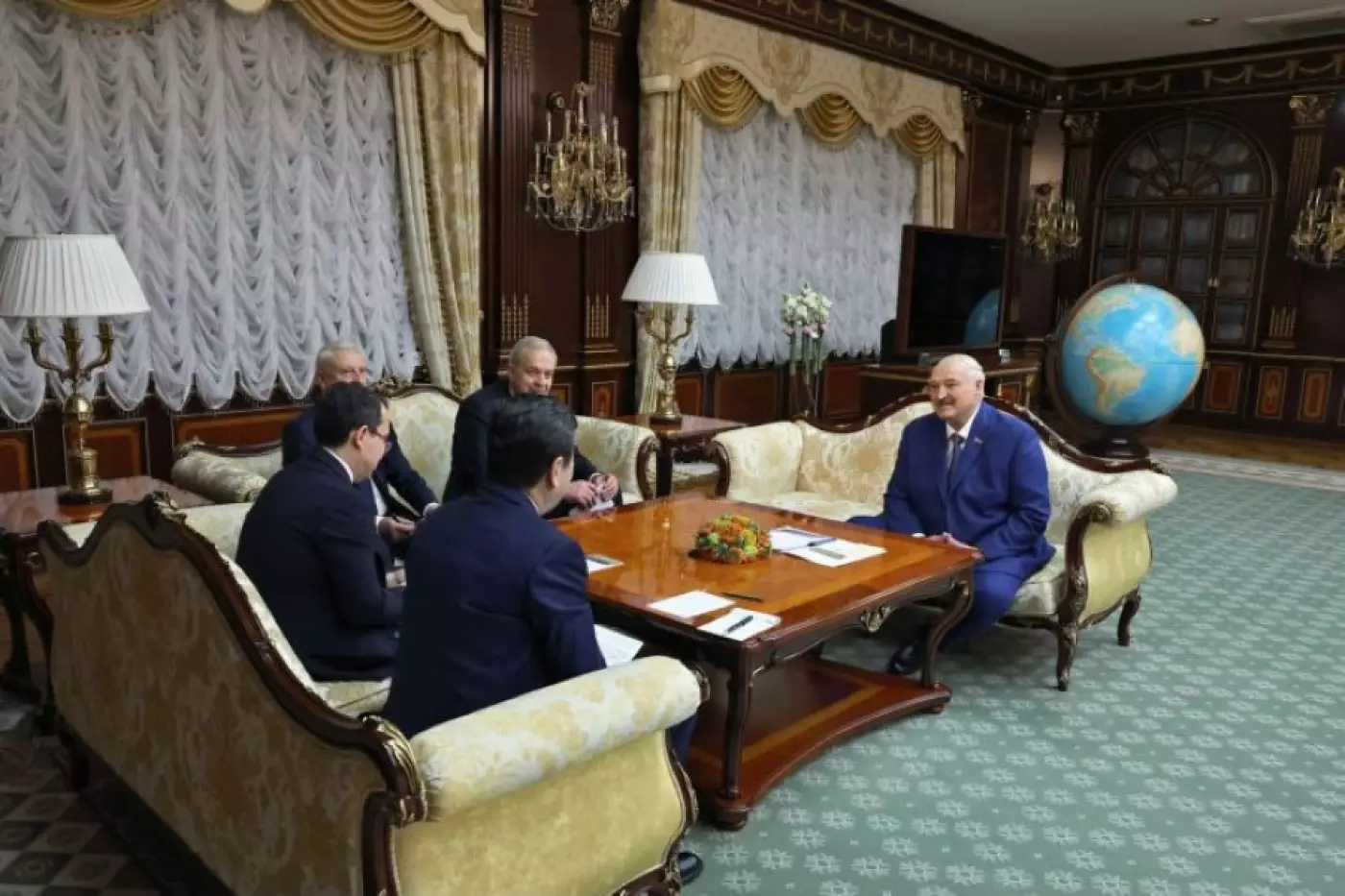 Лукашенко призвал Казахстан не разрывать связи в нестабильном мире.