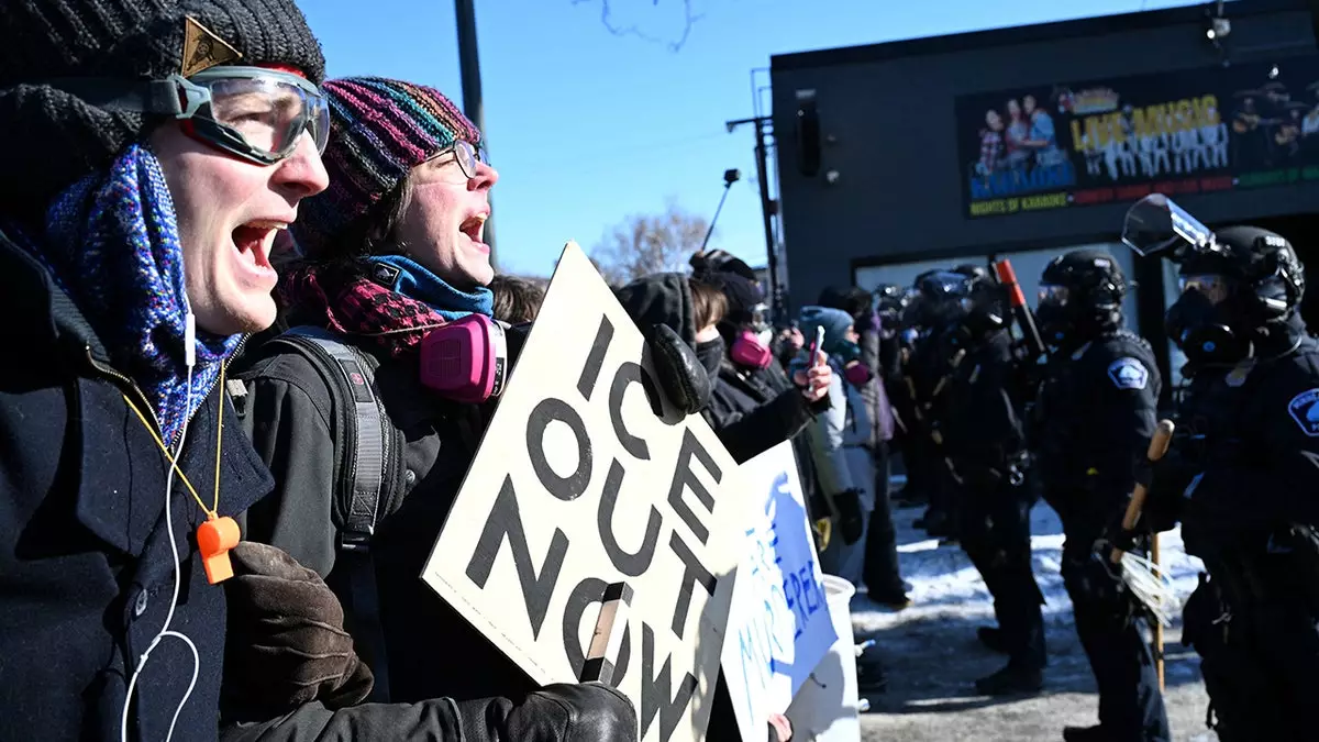 МВБ заявляет, что активисты, выступающие против ICE, помогли насильникам детей и членам банд избежать депортации.