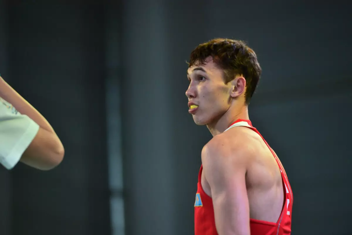 Неожиданный исход: казахстанский призёр ЧМ по боксу проиграл на турнире в Испании