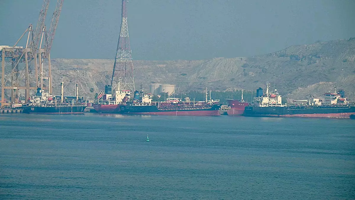 Иран захватил нефтяные танкеры и угрожает "резнёй" в Ормузском проливе за несколько часов до переговоров с США.