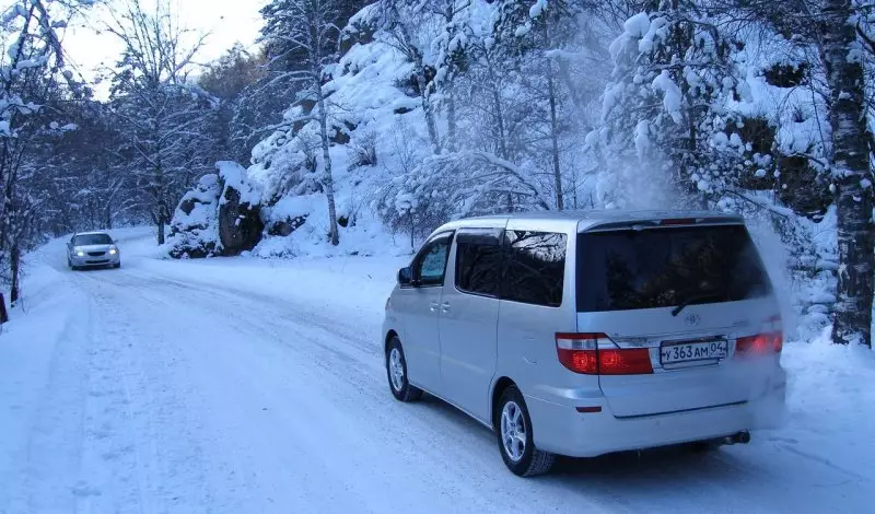 Toyota Alphard и другие "праворульки" попали под запрет в Казахстане