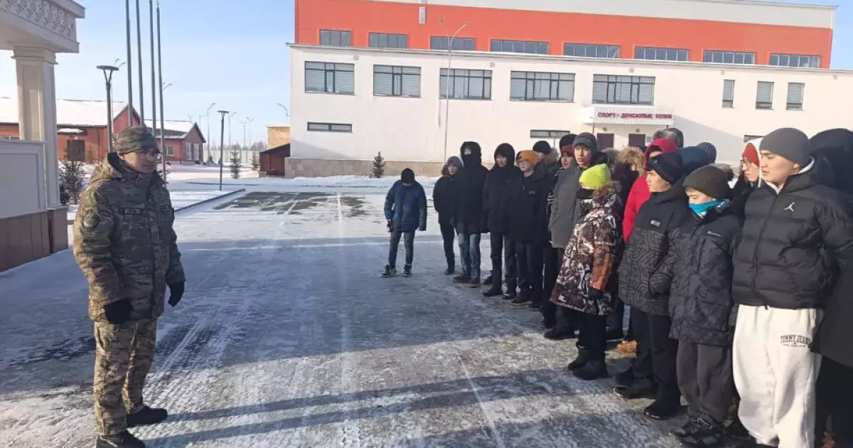  Елордалық оқушылар Ұлттық ұланның авиациялық базасының қызметімен танысты 