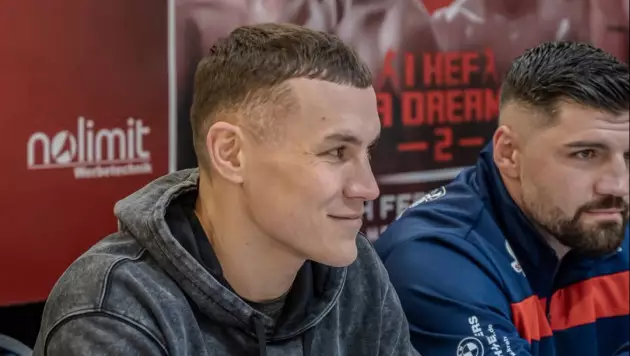 "Молодой Головкин" из Казахстана провел дуэль взглядов перед титульным боем