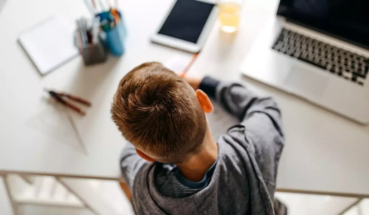 Большую часть школьников второй смены перевели на дистанционное обучение в Астане