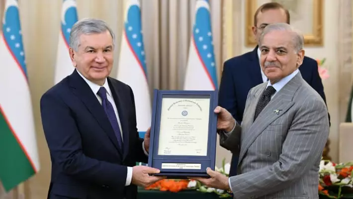 Мирзиёеву присвоили звания почетного доктора и профессора ведущего вуза Пакистана