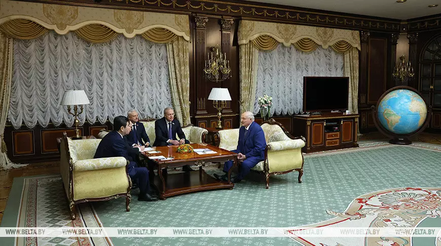 Лукашенко призвал Казахстан не разрывать экономические связи в нестабильном мире.