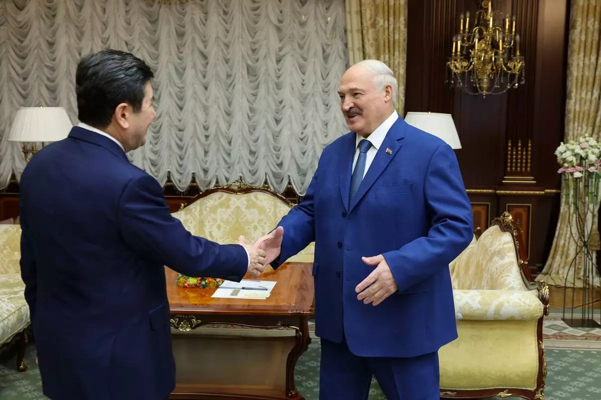 Лукашенко провел встречу с председателем Мажилиса Парламента Казахстана.