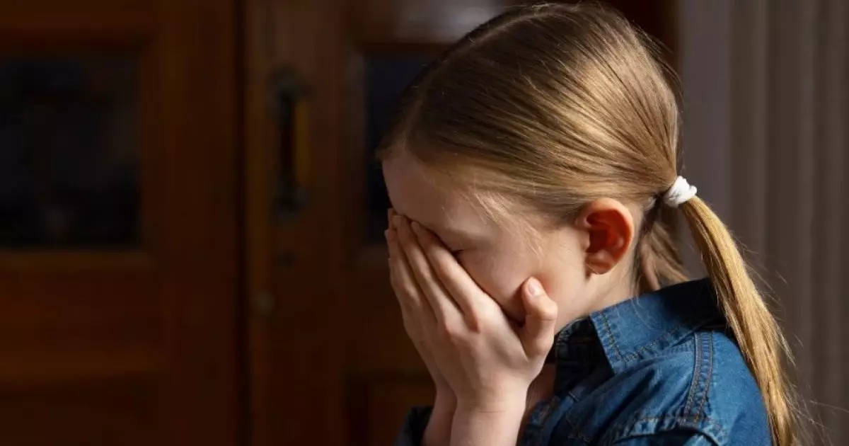  Қаскөйлер 13 жастағы оқушының суреттерін пайдаланып интимді қызмет ұсынған 