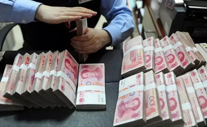 Казахстанцы активно скупают китайский юань в обменниках