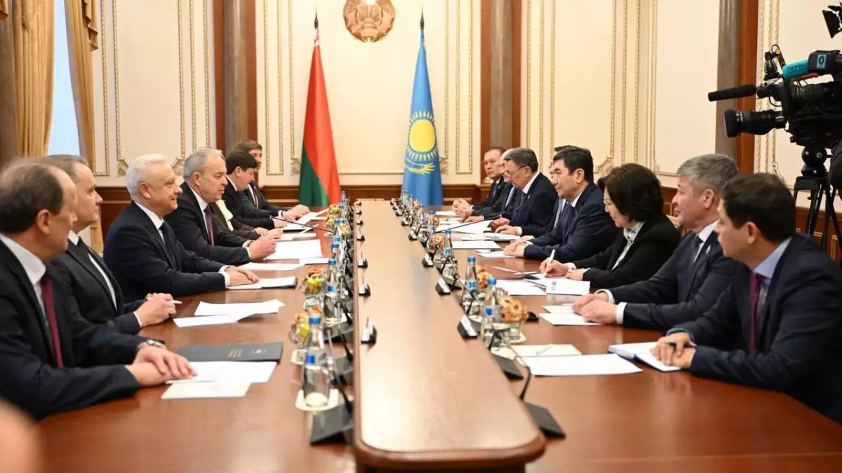 Қошанов Беларусь Парламентінің басшысымен келіссөз жүргізді