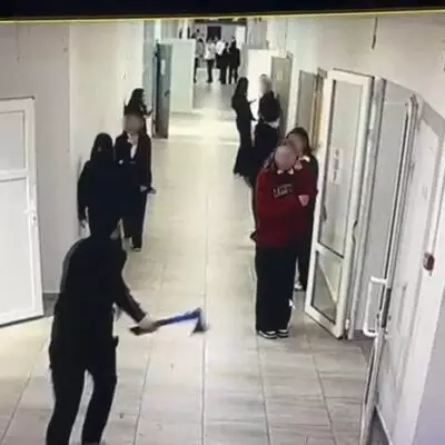 Школьник напал на сверстников с топором в Кульсары