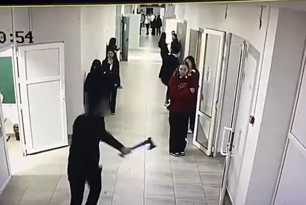 Подросток с топором напал на школьников в Атырауской области