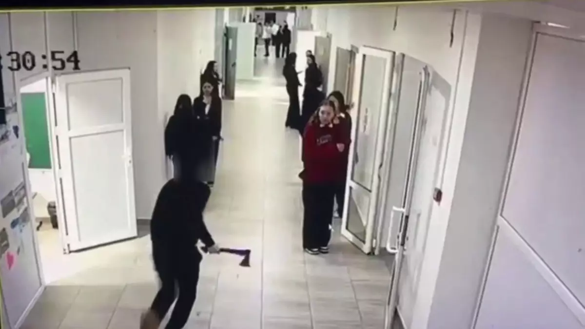 Құлсарыда 10-сынып оқушысы сыныптастарына балтамен шабуыл жасады: Екеуі жарақат алды