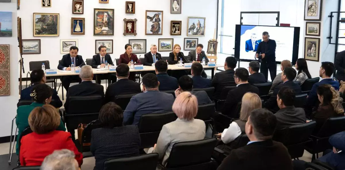 Жаңа Конституция жобасының негізгі ережелері мен жастардың рөлі талқыланды