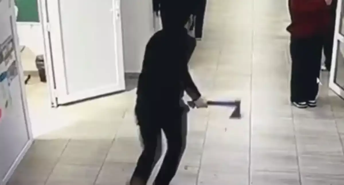 Құлсарыда оқушы балтамен шабуыл жасады: екі бала жарақат алды