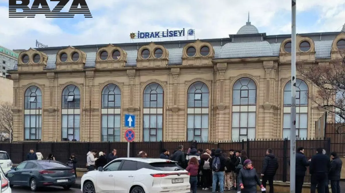 В Азербайджане школьник выстрелил в учителя из ружья отца