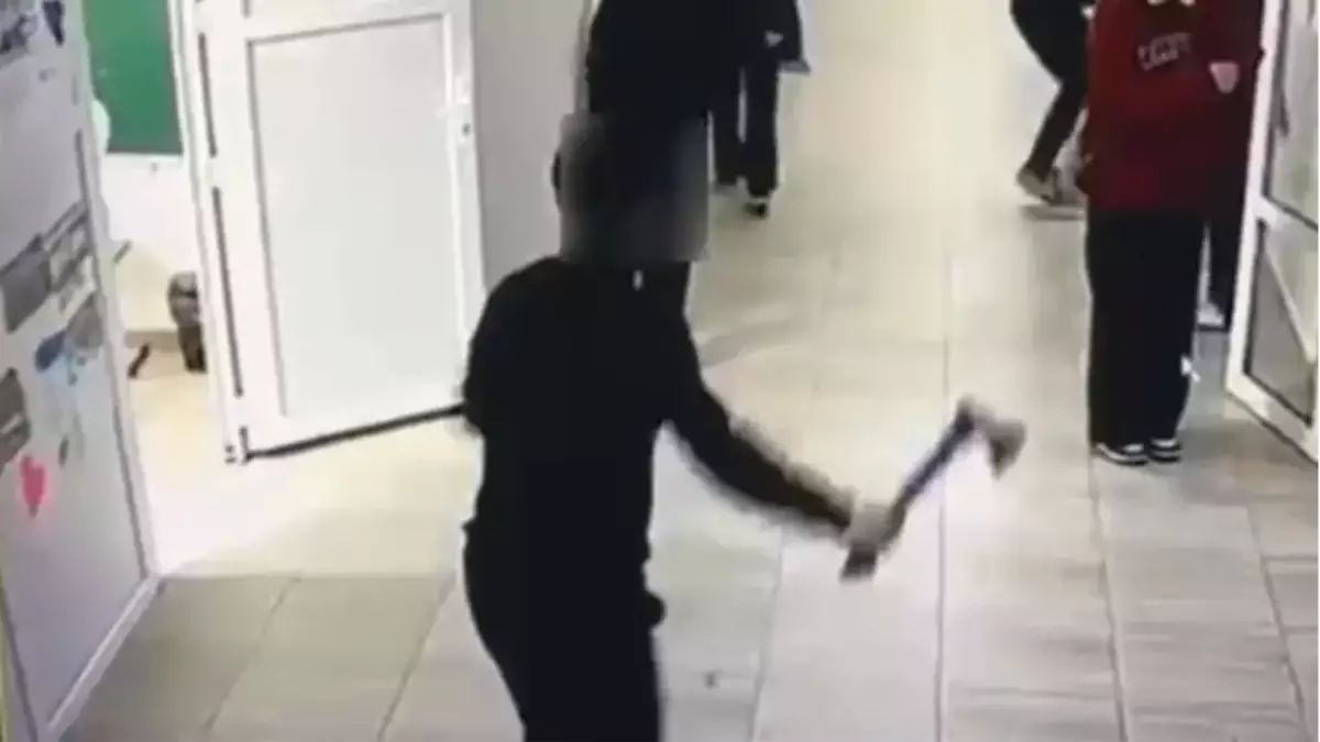 Құлсарыда мектеп оқушысы қатарластарына балтамен шабуыл жасаған