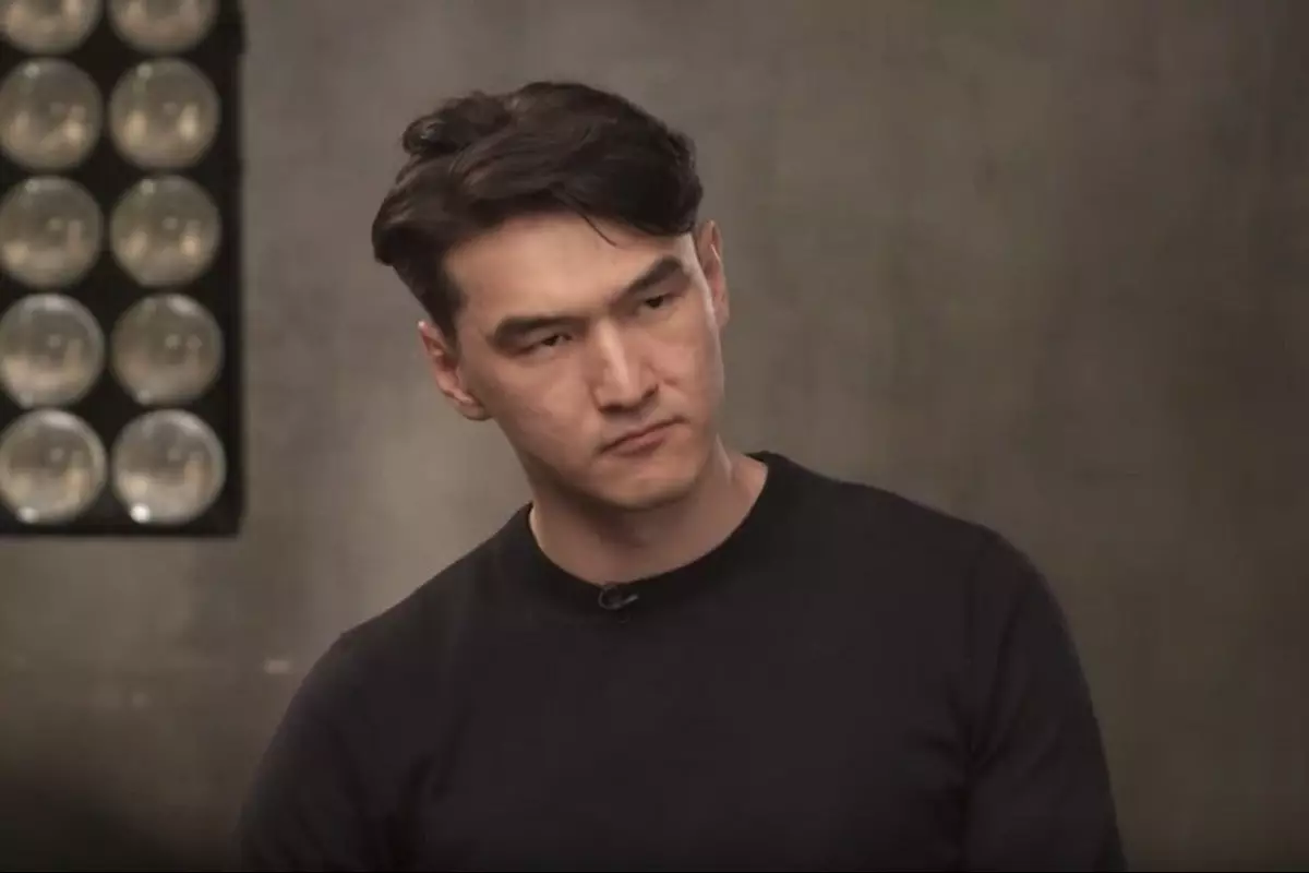 Комику Нурлану Сабурову на 50 лет запретили въезд в Россию