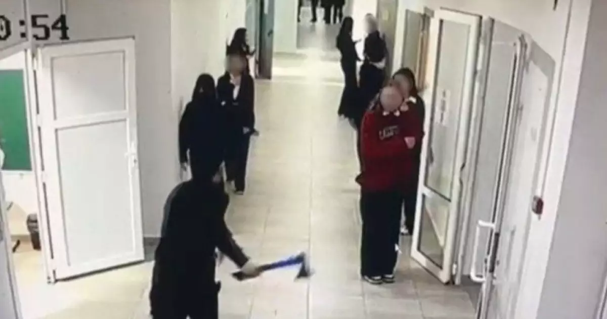  Құлсарыда оқушы қатарластарына балта ала жүгірді: жарақат алғандар бар 