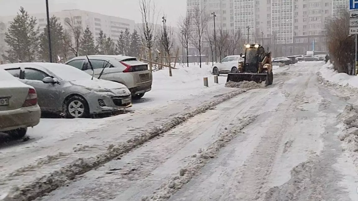 Астанада қалың қар жауды: таңнан бері 45 жол апаты болып, ұшақтар қона алмай жатыр